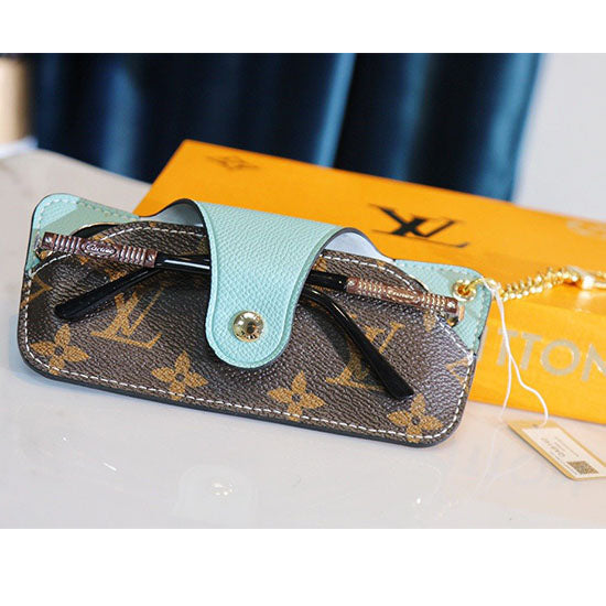 UE9ADE Stylish Keychains