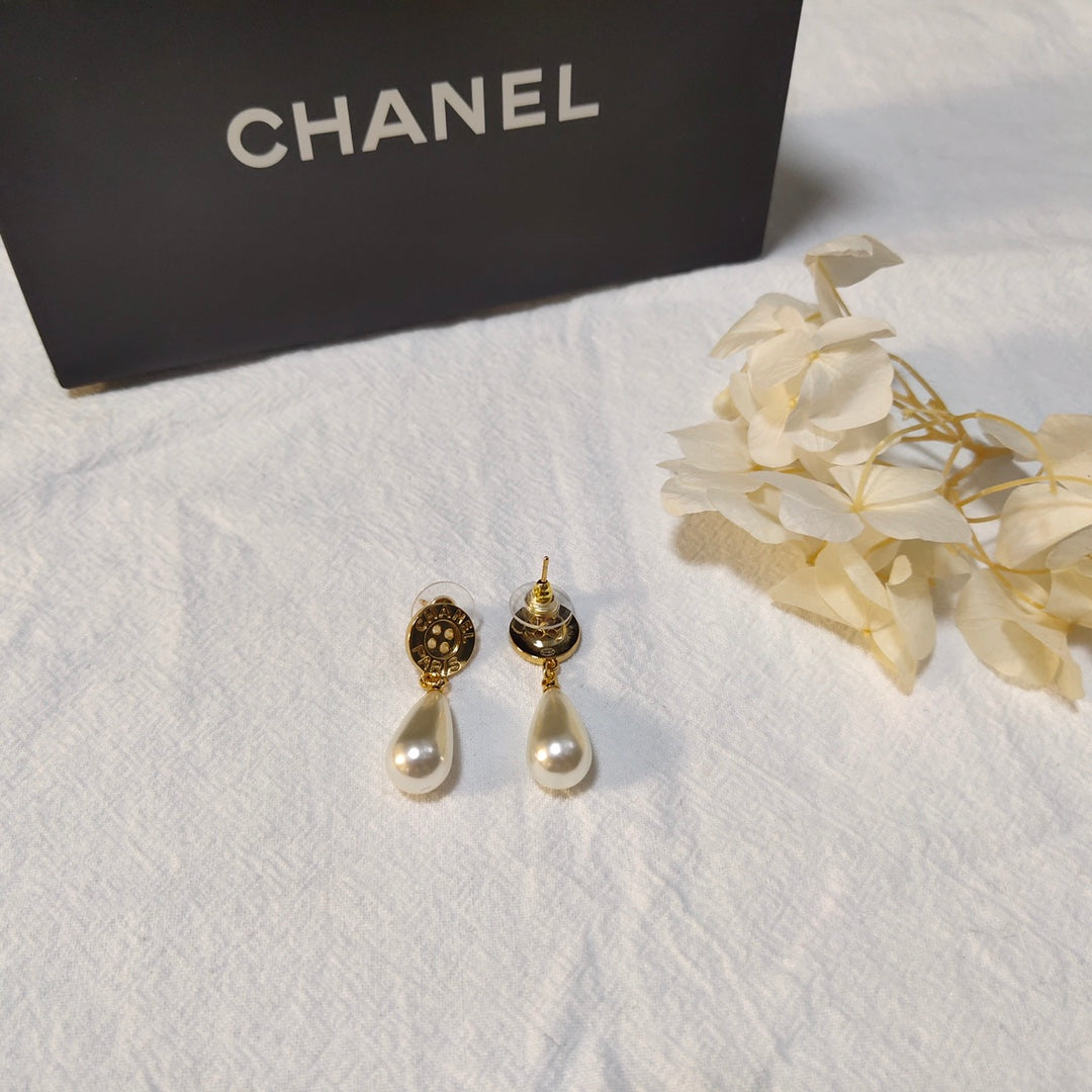 14C26EDE Stylish Earrings