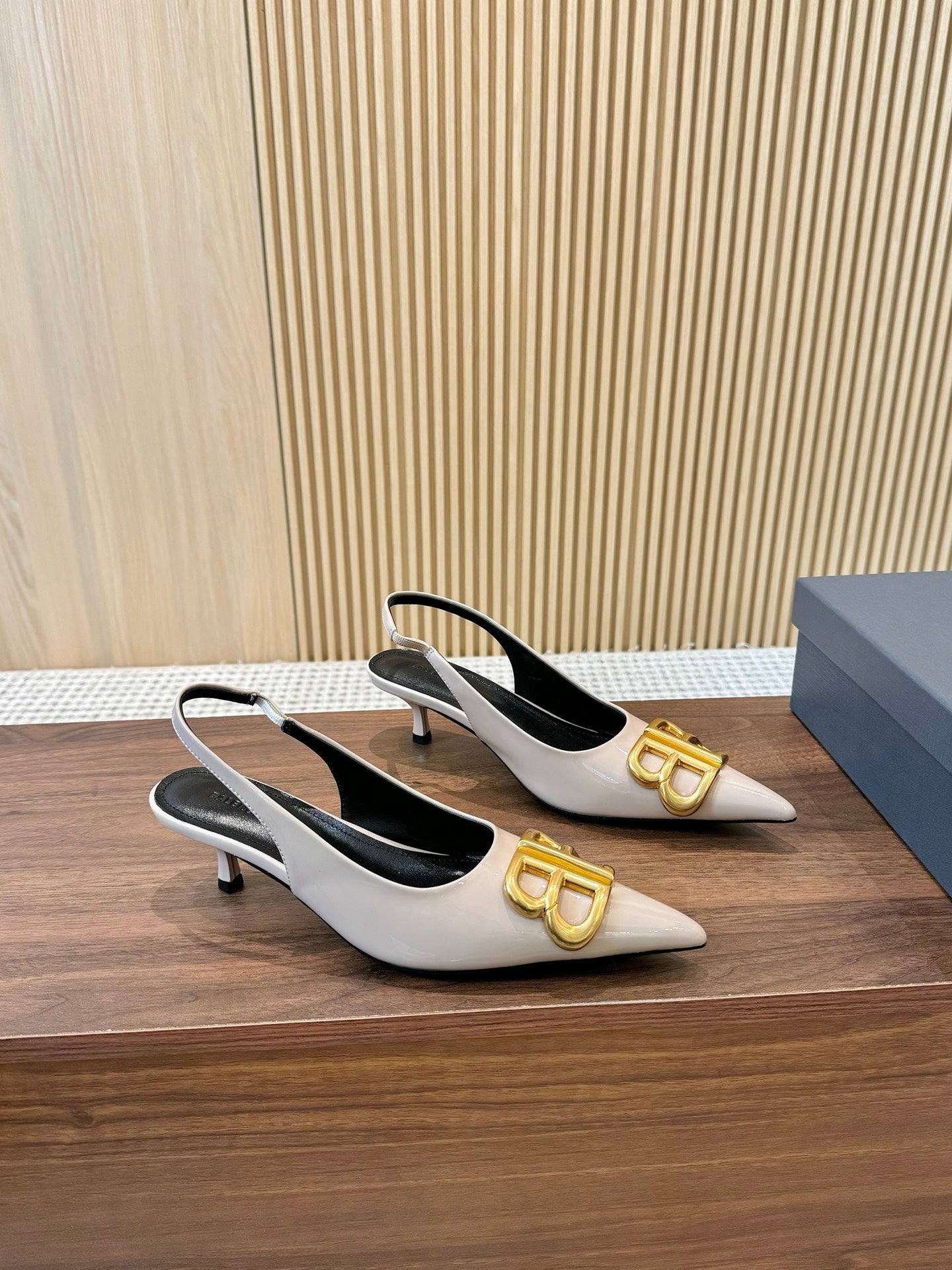 255QJ45ZDE Stylish leather High heels