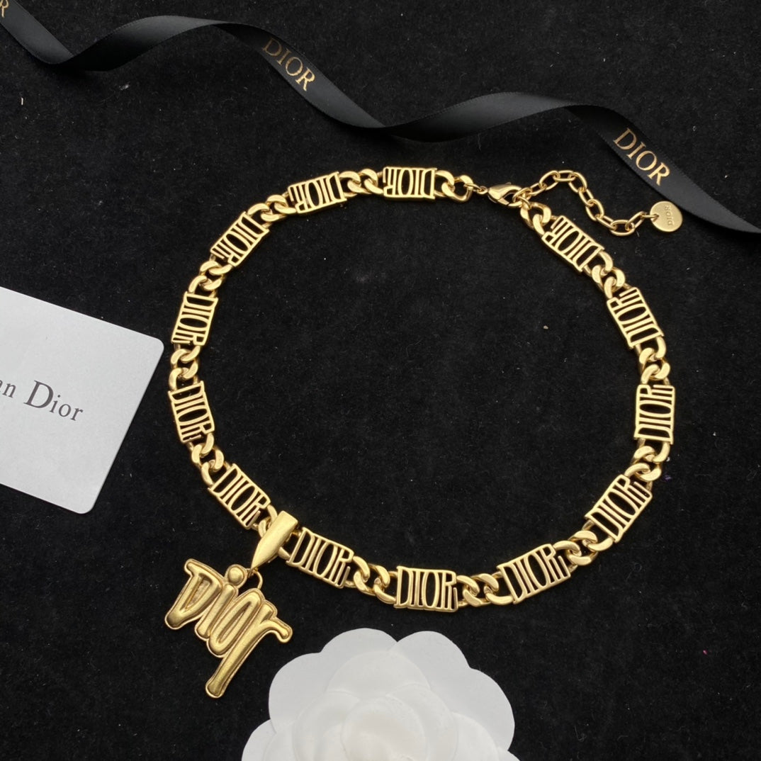 1YD192XDE Stylish Necklaces