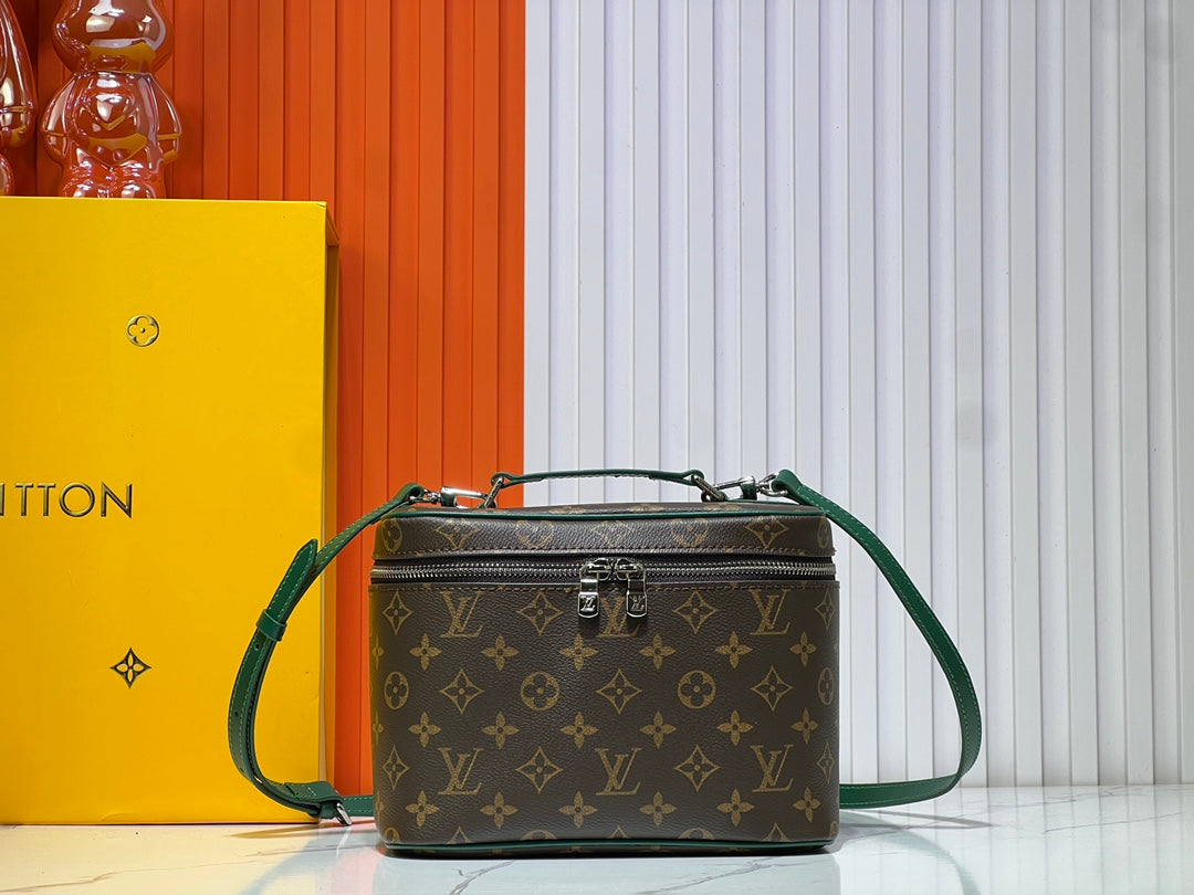 15XE10BDE Stylish leather bag