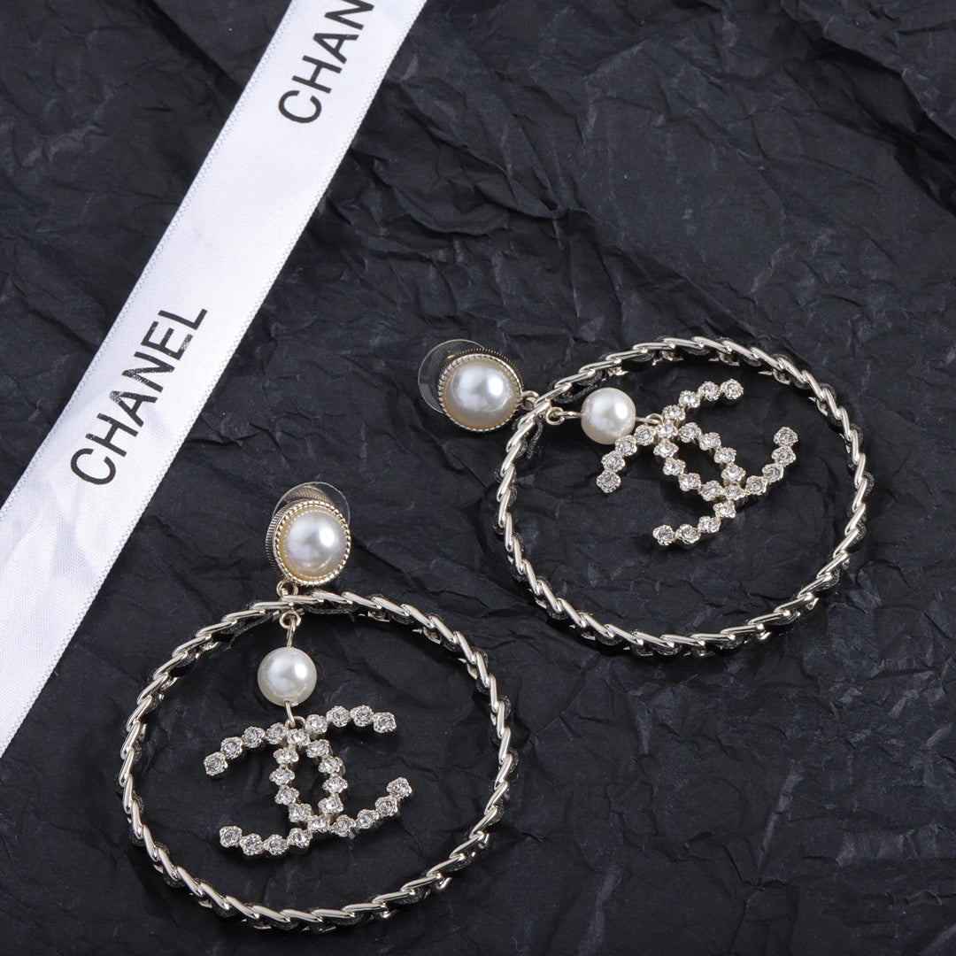 1YC14EDE Stylish Earrings