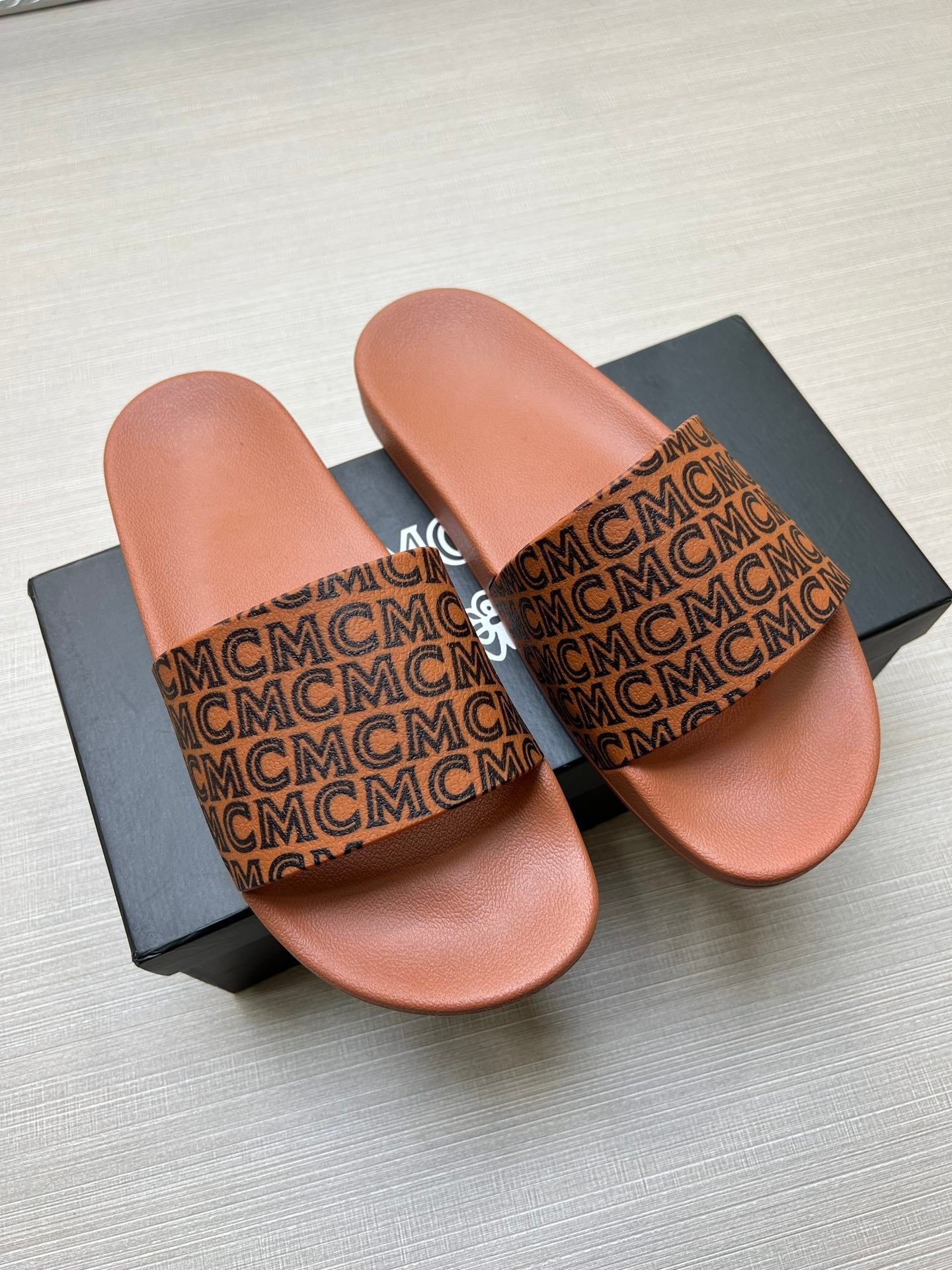 54M45ZDE Stylish slippers