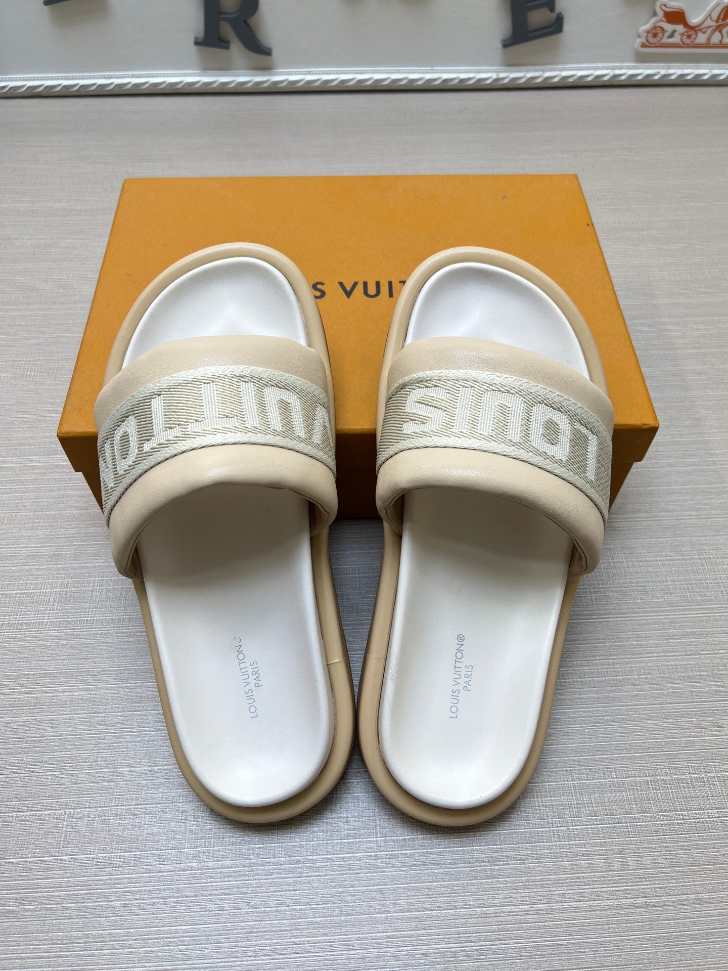 535ZE299ZDE Stylish Slippers