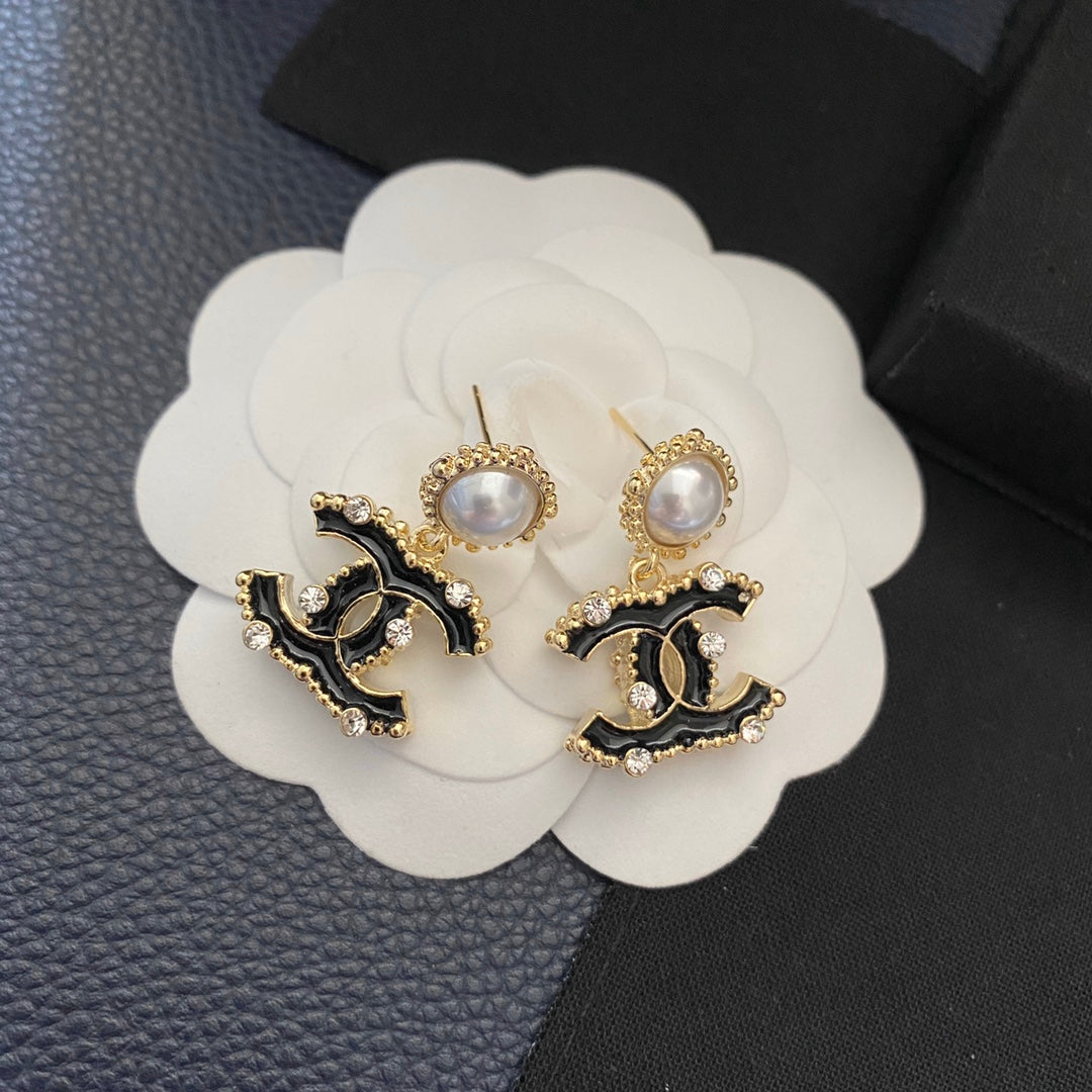 14C801EDE Stylish Earrings