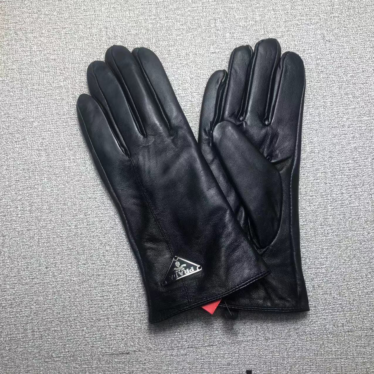 24PD83SDE Stylish gloves