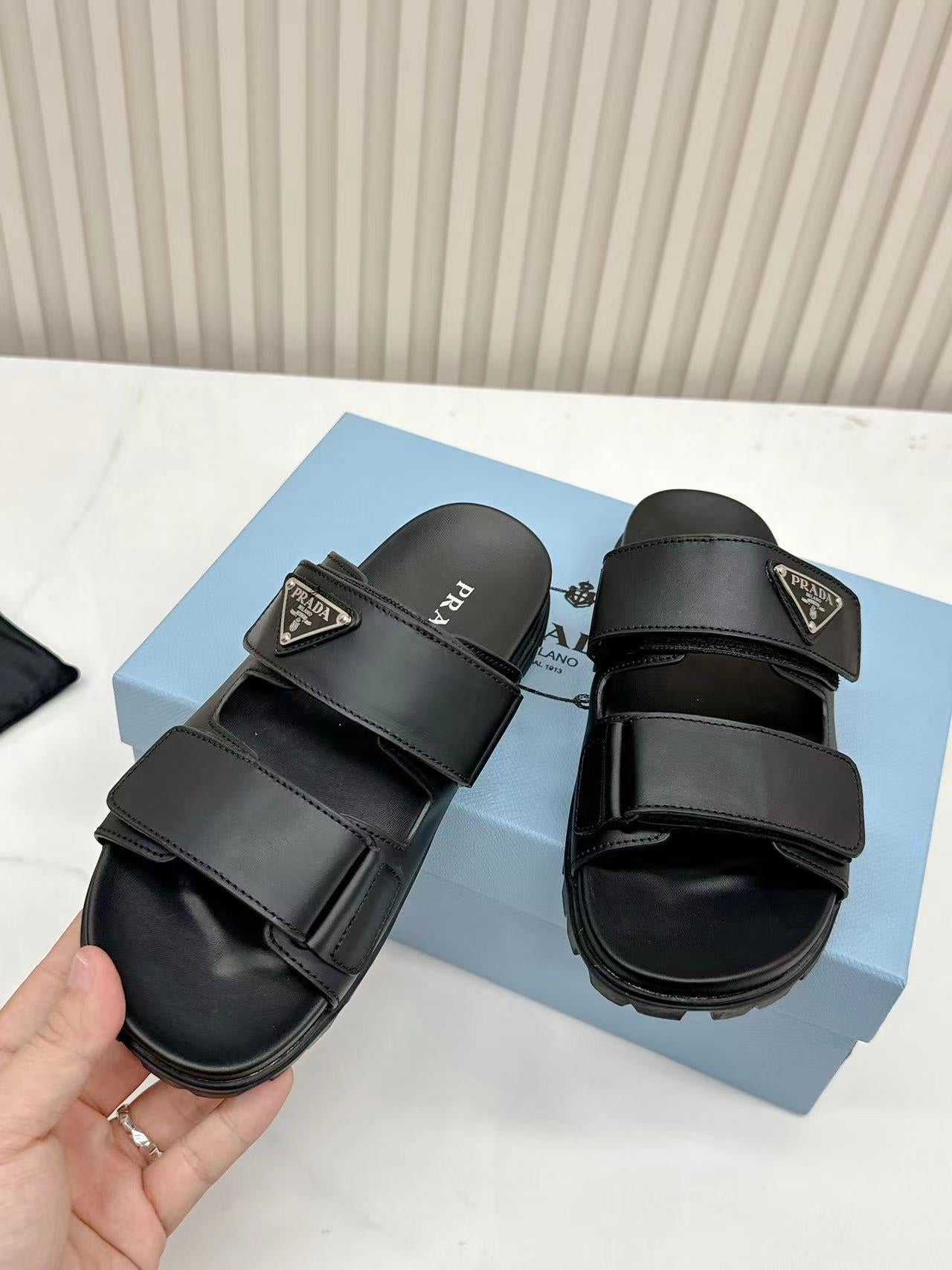 14PD26ZDE Stylish sandals