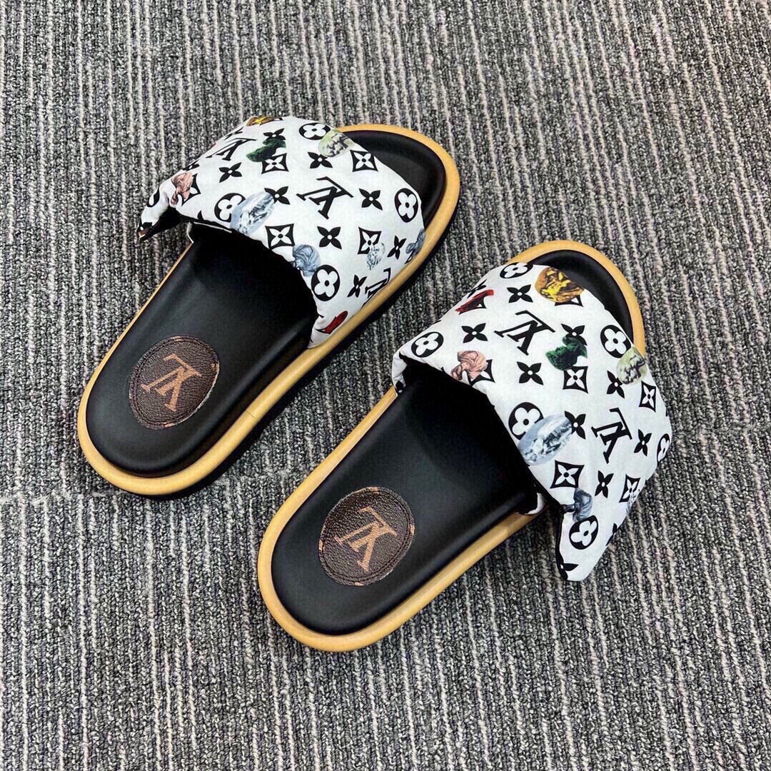 5QE12ZDE Stylish Slippers