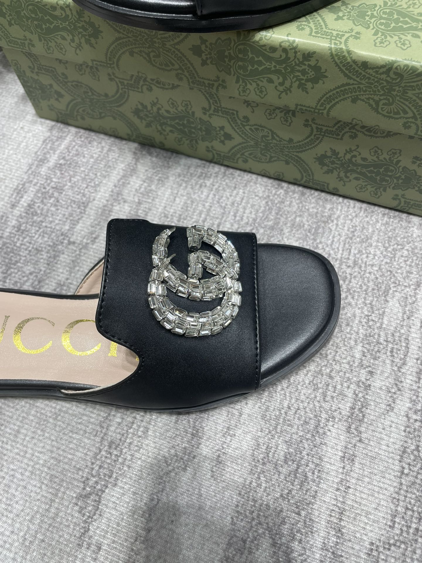 14B30ZDE Stylish slippers