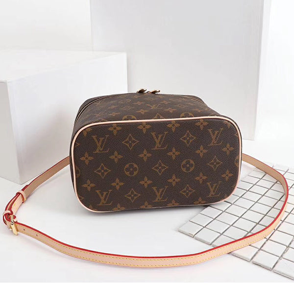 1E104BDE Stylish leather bag