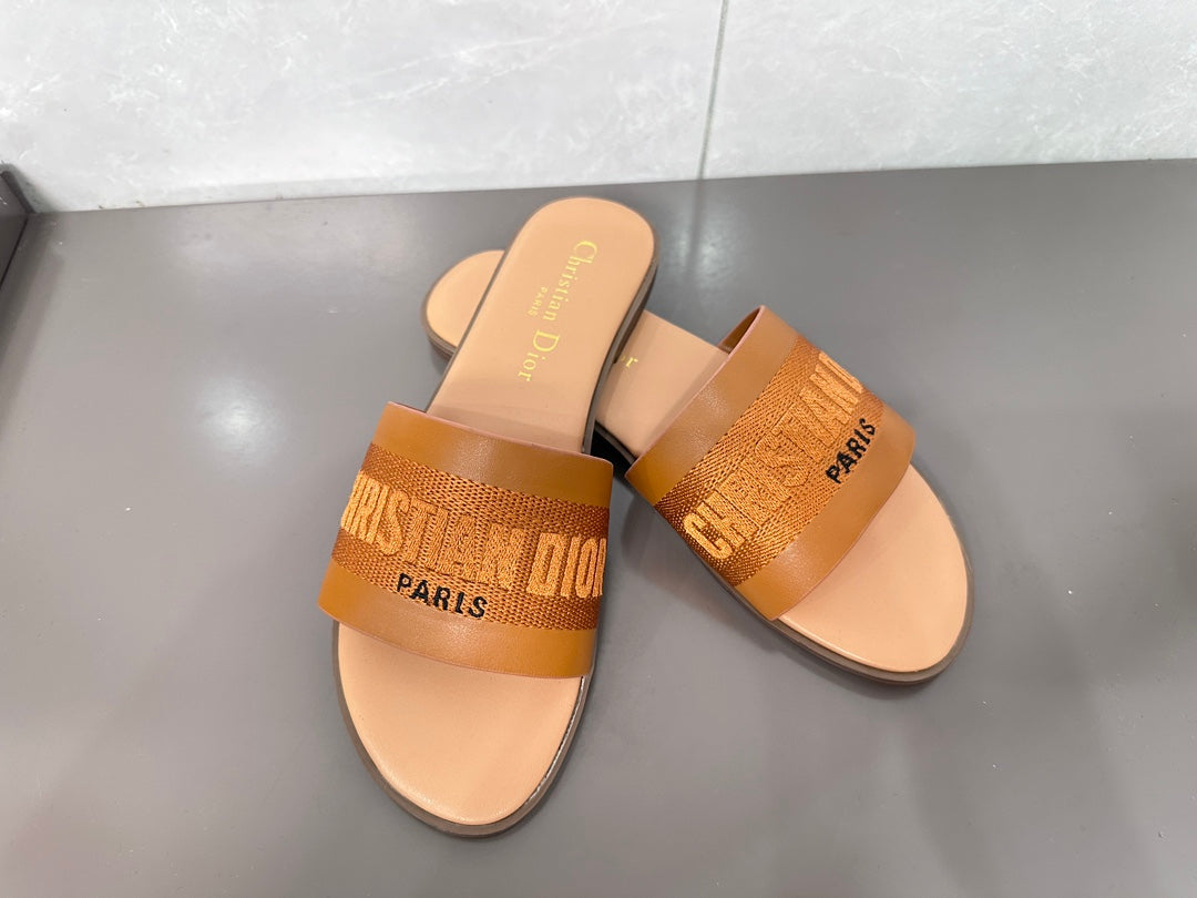 14D32ZDE Stylish slippers