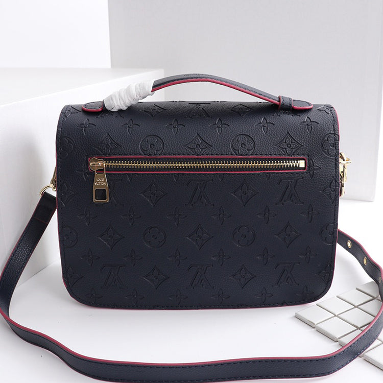 AE92BDE Stylish leather bag
