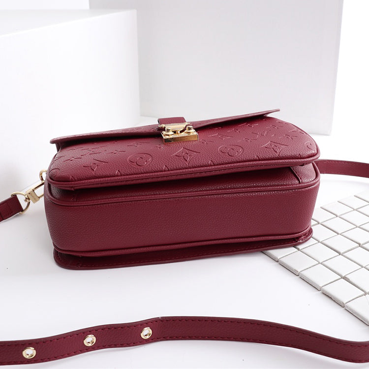 AE92BDE Stylish leather bag