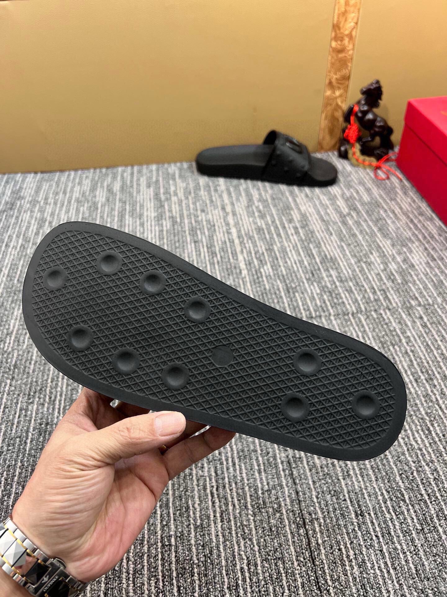 54VL52ZDE Stylish slippers