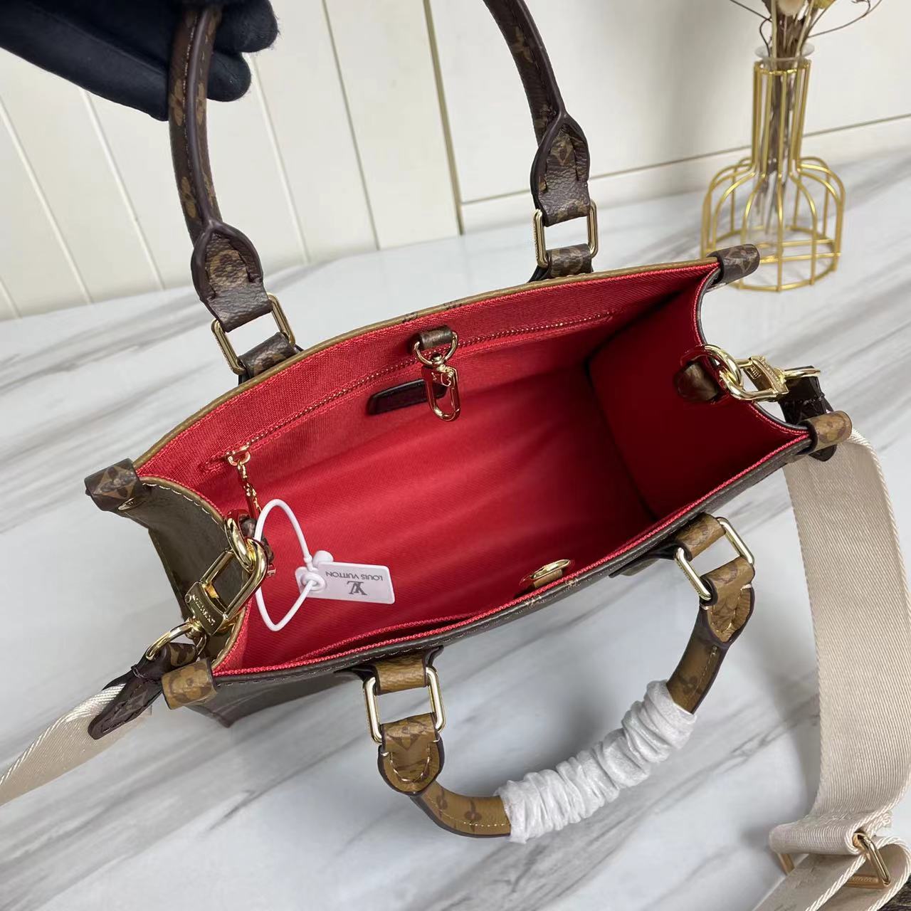 1XE65BDE Stylish leather bag