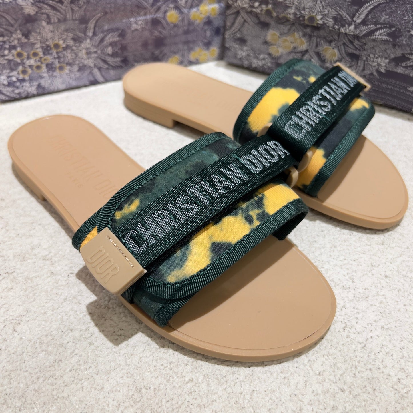 14D18ZDE Stylish slippers