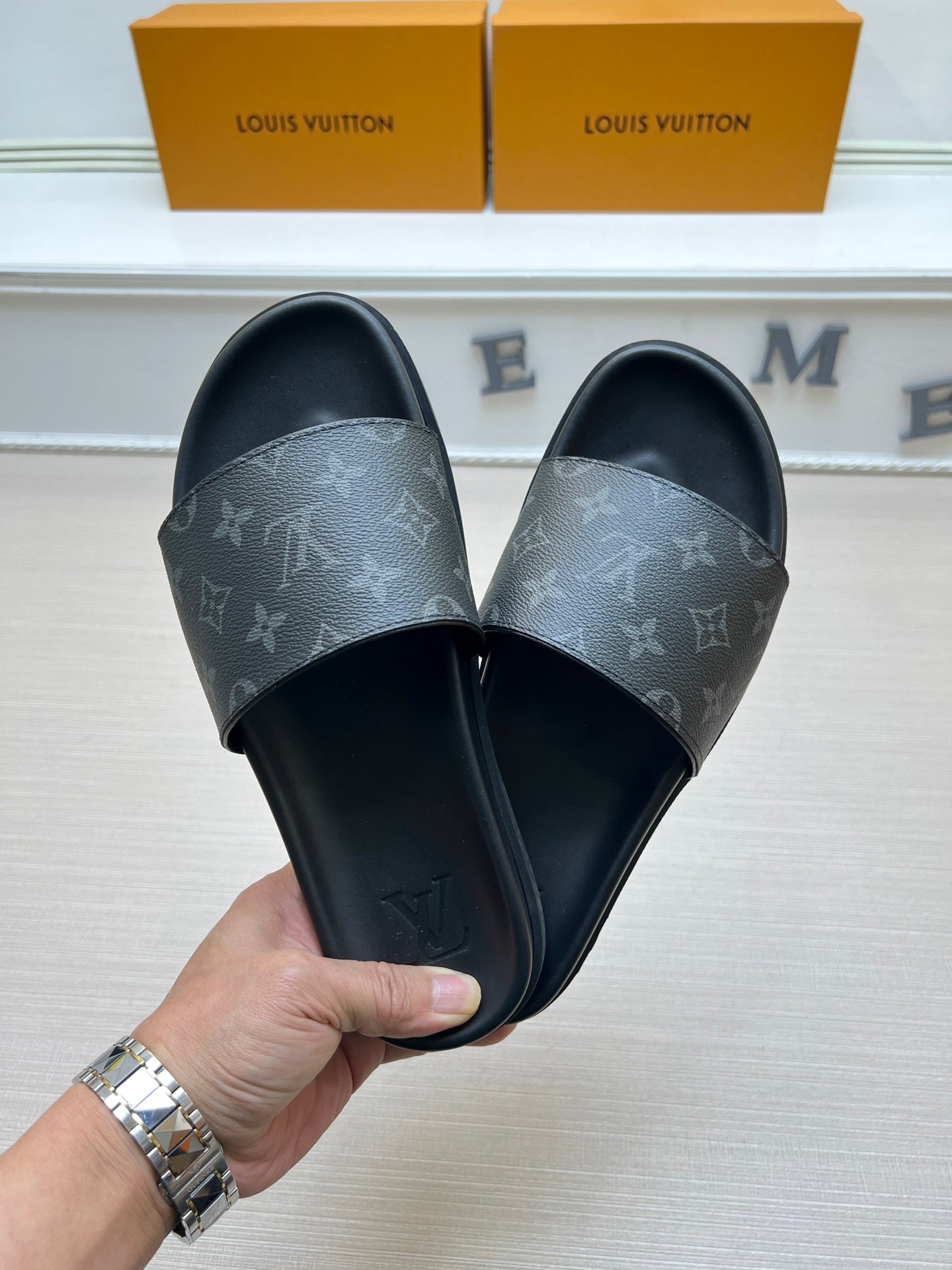 54E56ZDE Stylish slippers