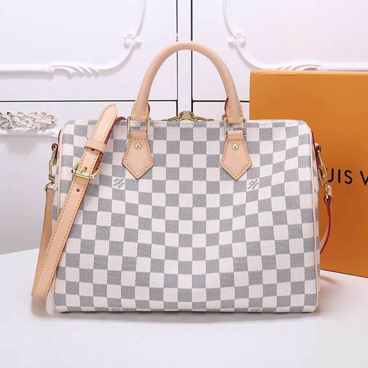 2E17BDE Stylish leather bag