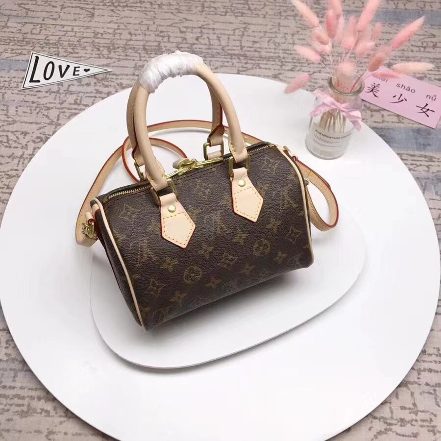 9E1BDE Stylish leather bag