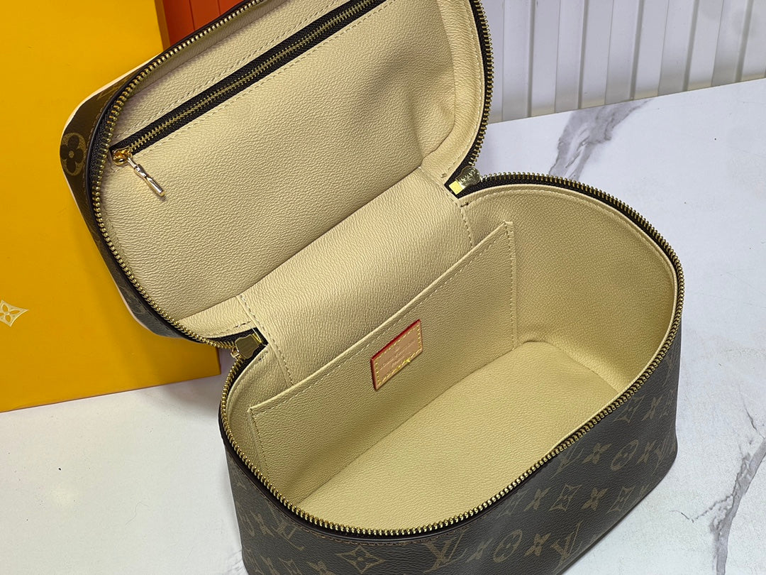 15XE10BDE Stylish leather bag