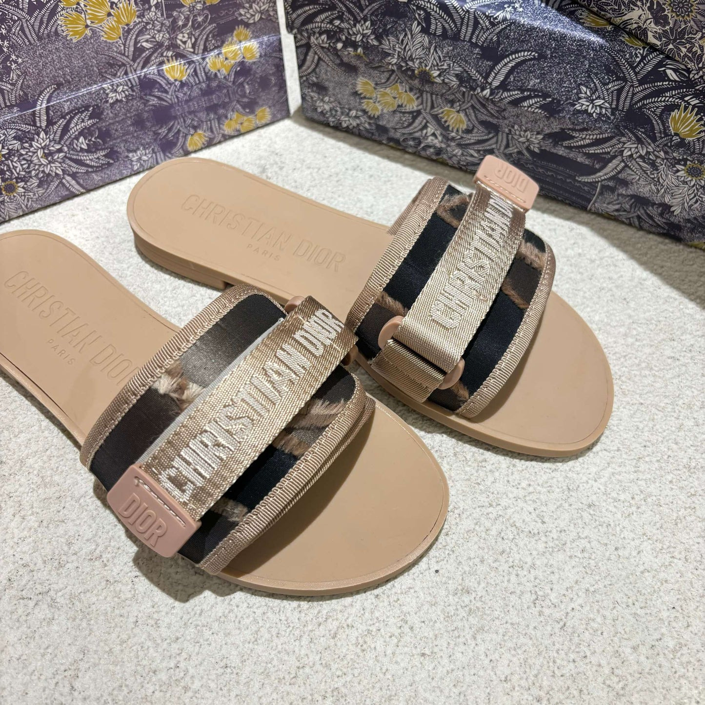 14D17ZDE Stylish slippers