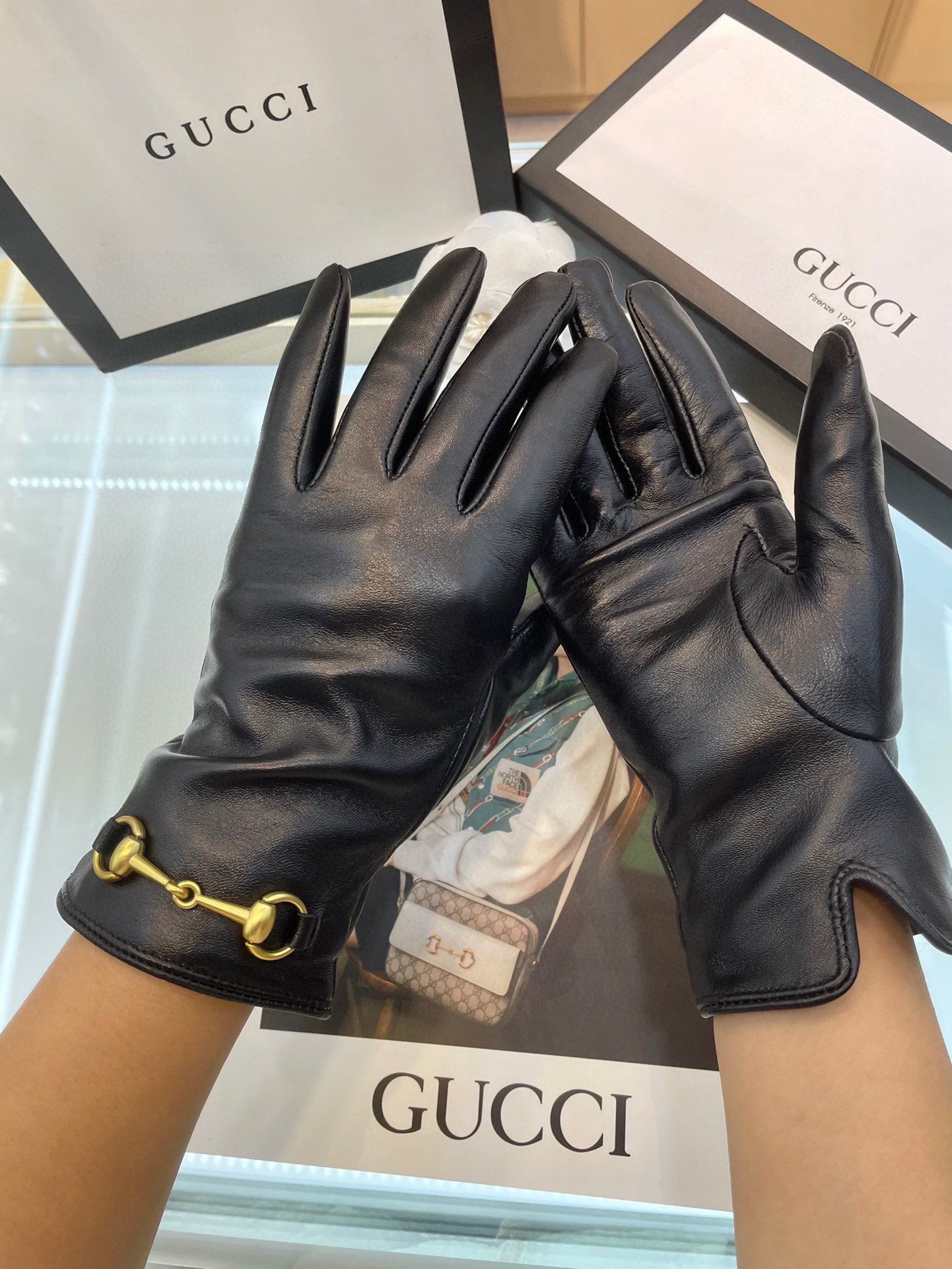 24B112SDE Stylish gloves