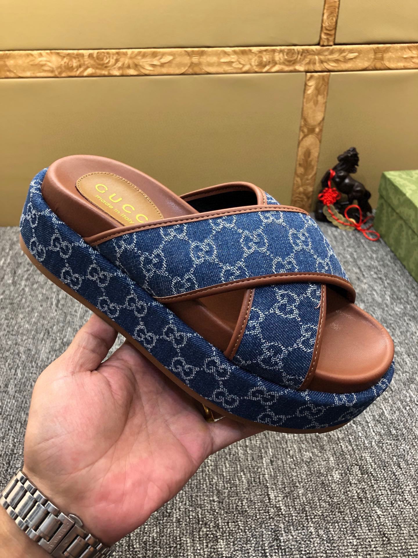 5YB69ZDE Stylish Slippers