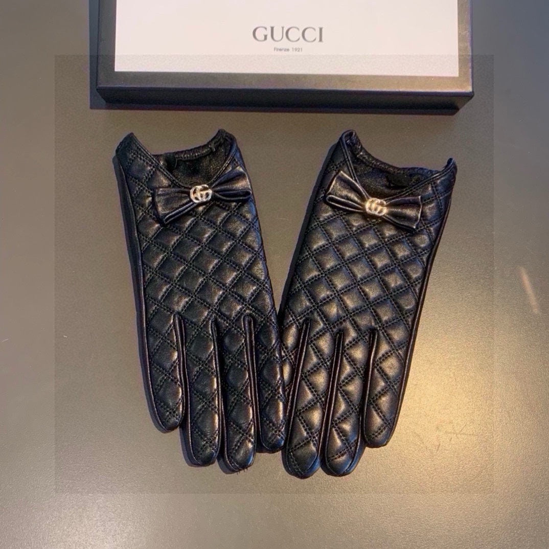 14B7SDE Stylish sheepskin gloves