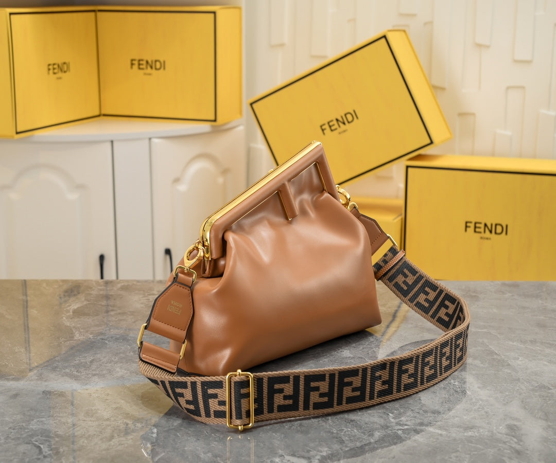 2XF20BDE Stylish leather bag