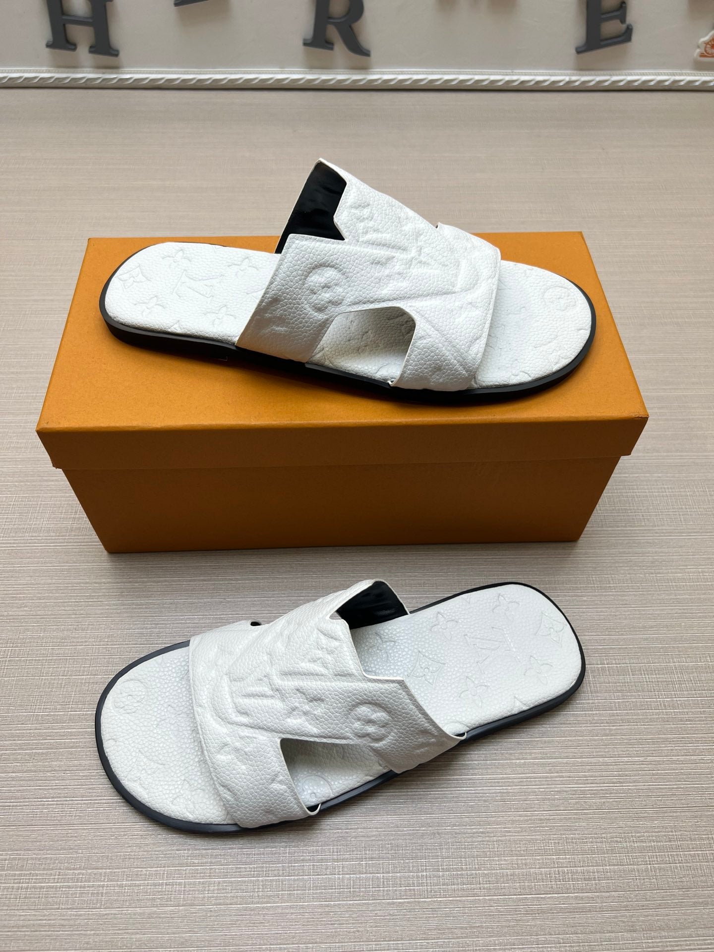 54E34ZDE Stylish slippers