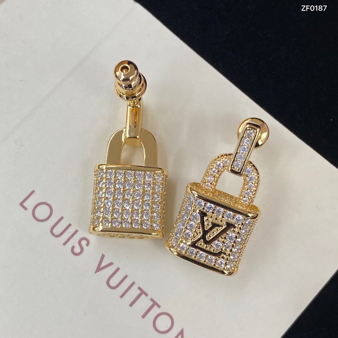 1YE334XDE Stylish Necklaces Earrings