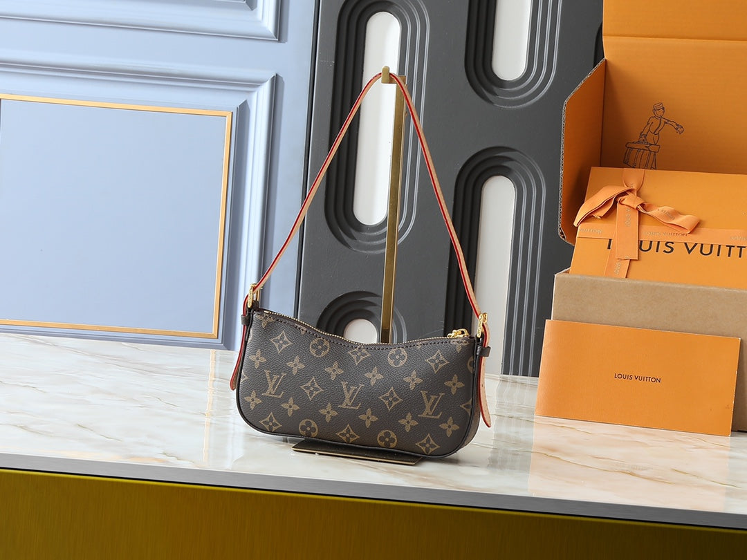15RE23BDE Stylish leather bag