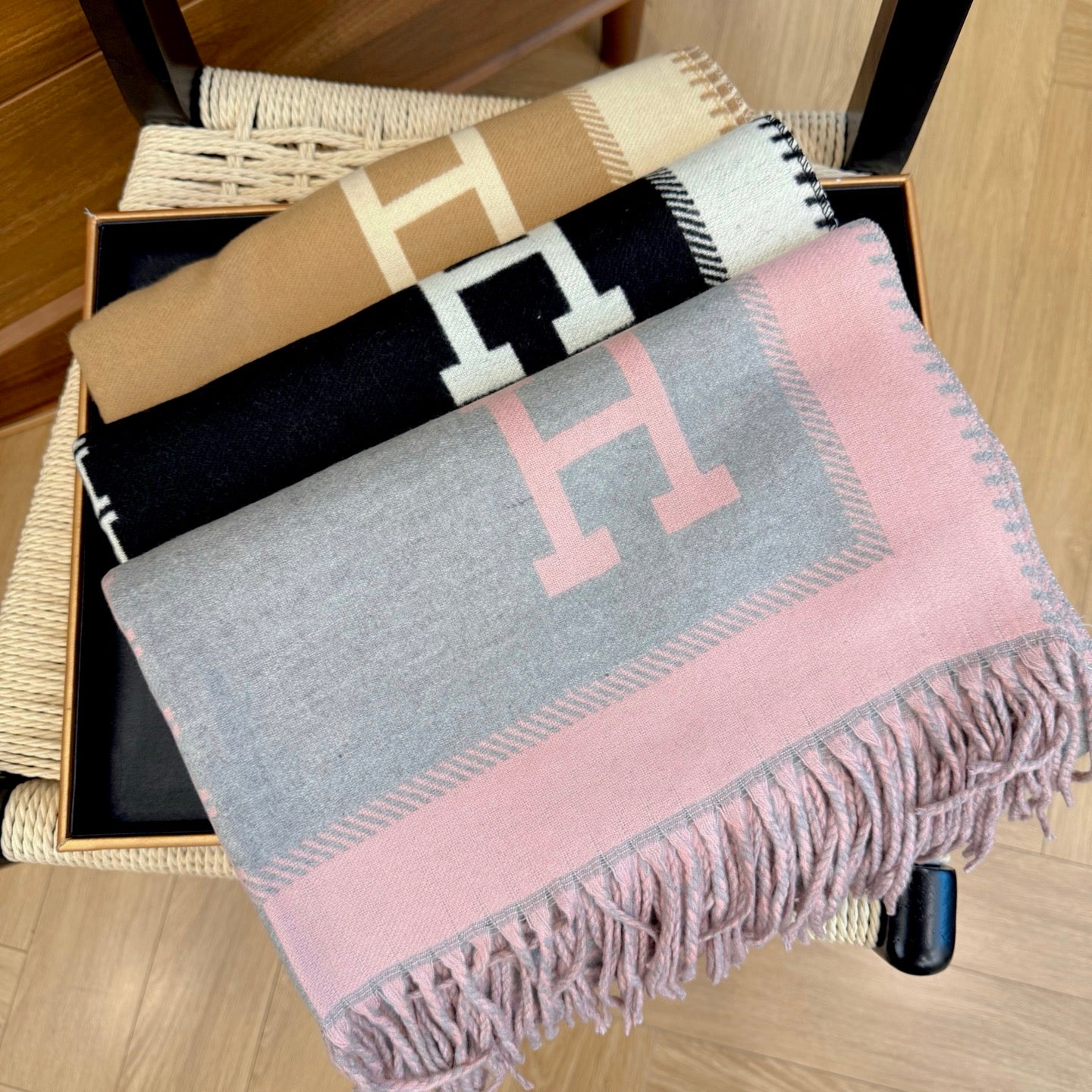 185ZH65WDE Stylish Winter Scarves