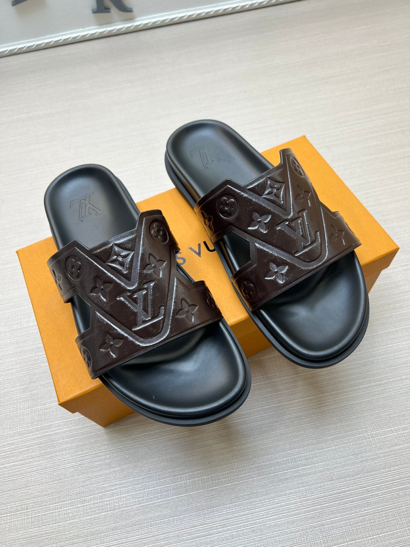 54E67ZDE Stylish slippers