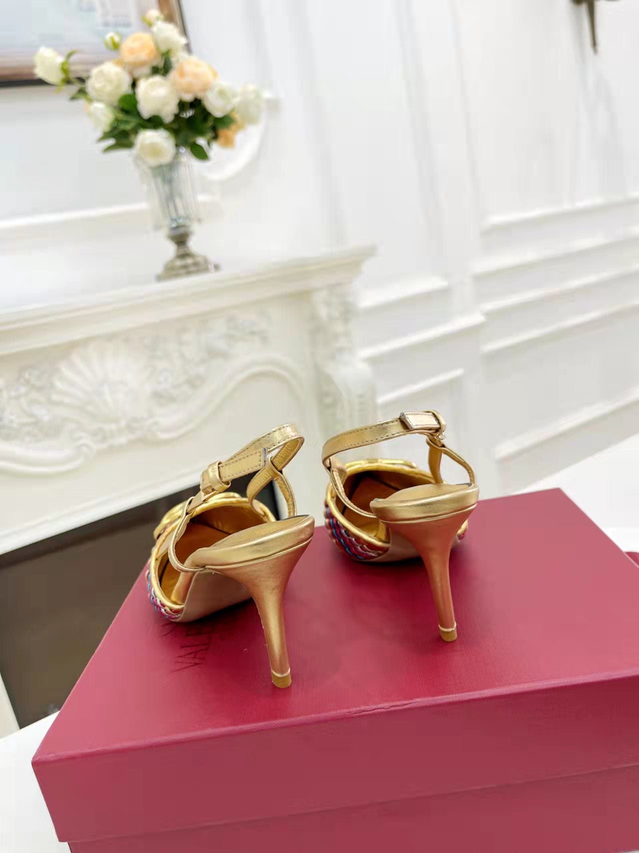2YVL38ZDE Stylish leather High heels