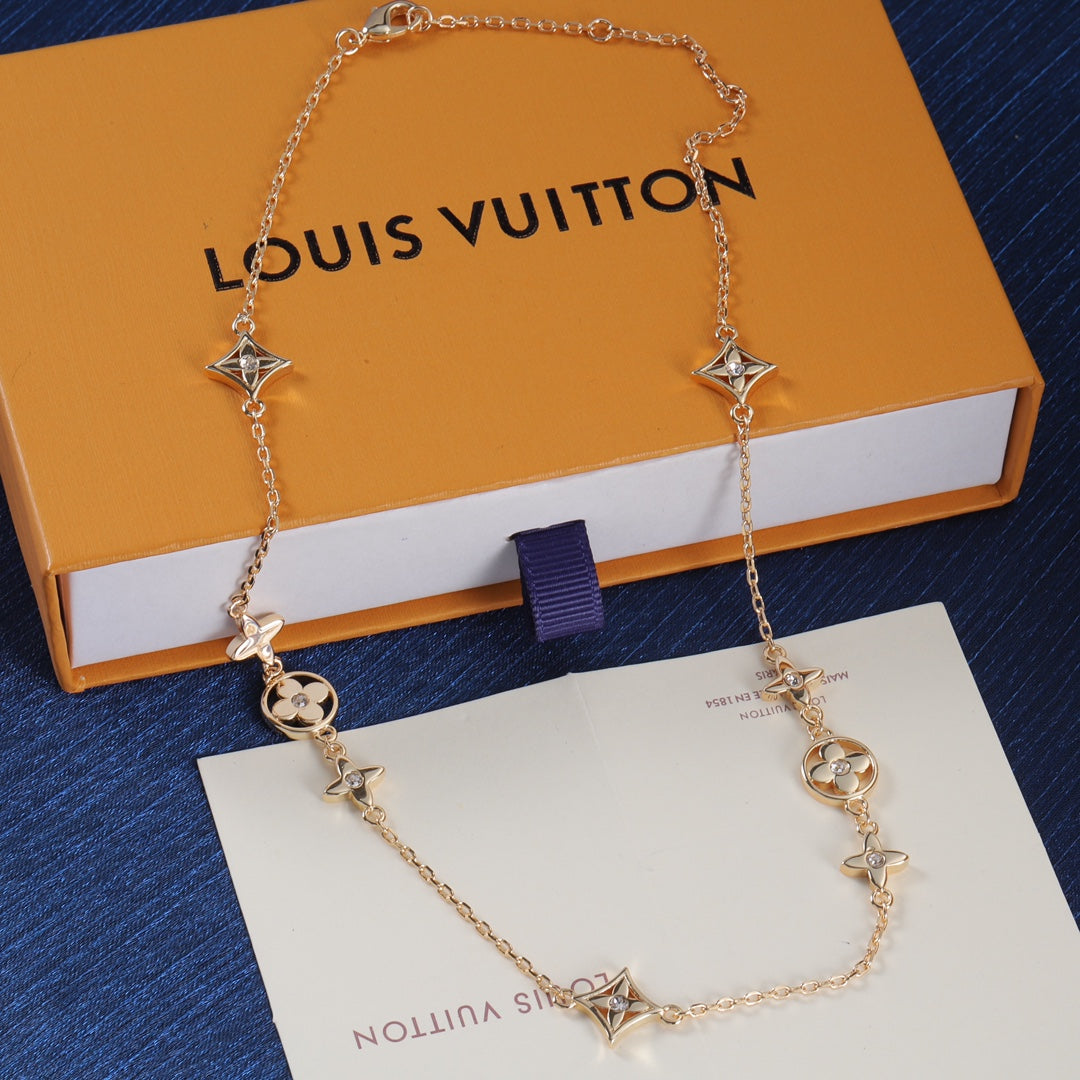 175RE31XDE Stylish Necklaces .