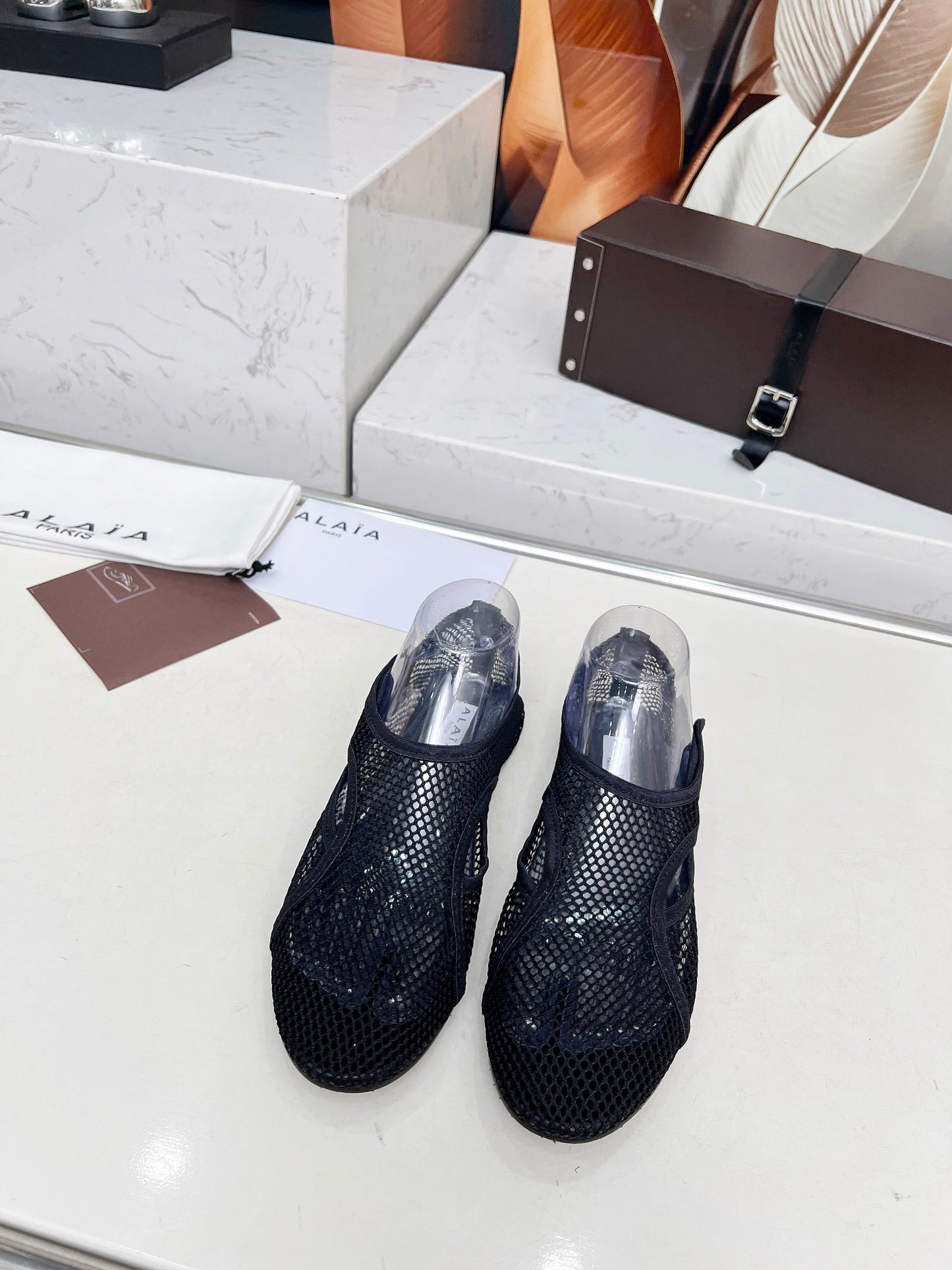 255QA24ZDE Stylish leather shoes