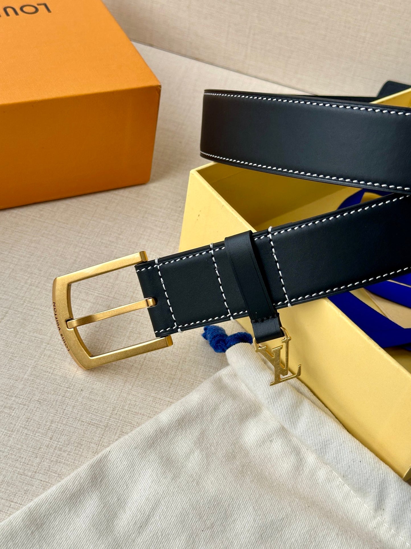 1WE161PDE Stylish High quality belt With full package
