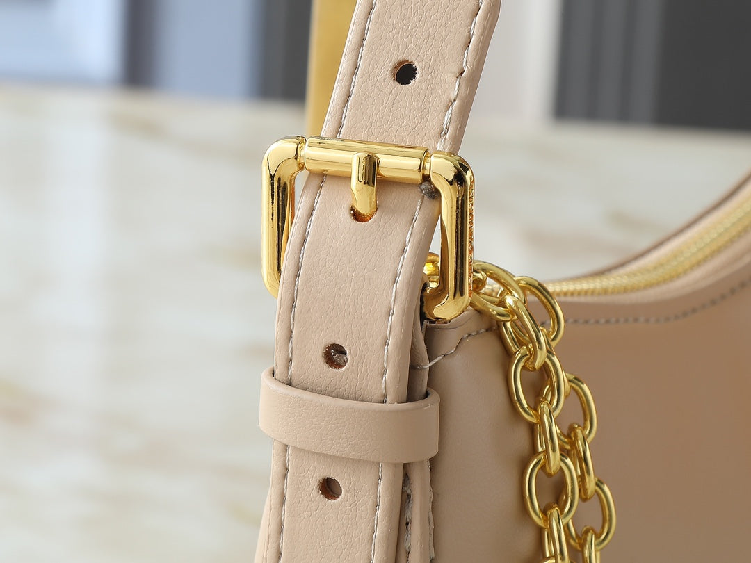 15RE23BDE Stylish leather bag