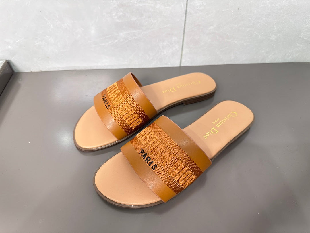 14D32ZDE Stylish slippers
