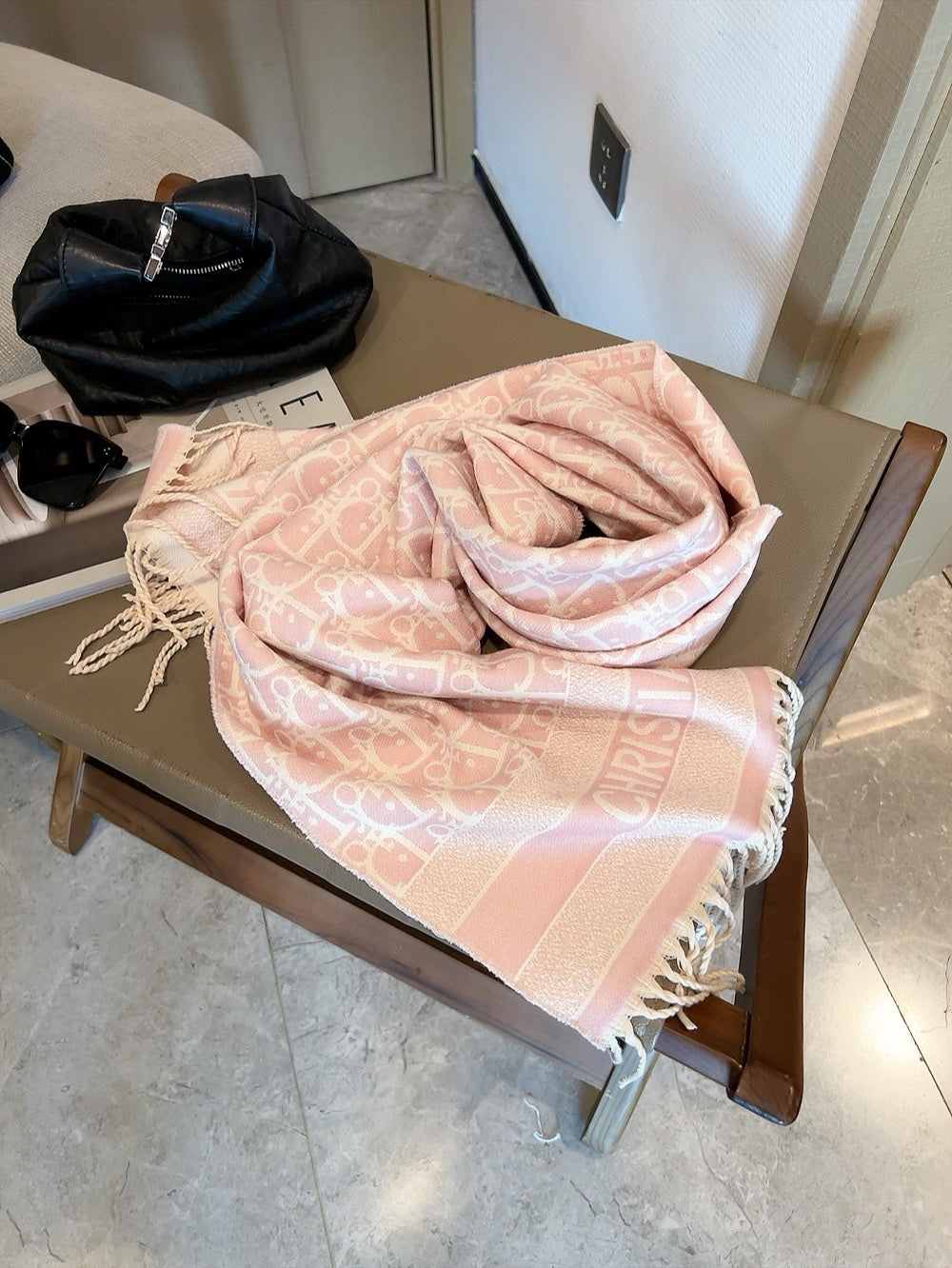185ZD7WDE Stylish Winter Scarves