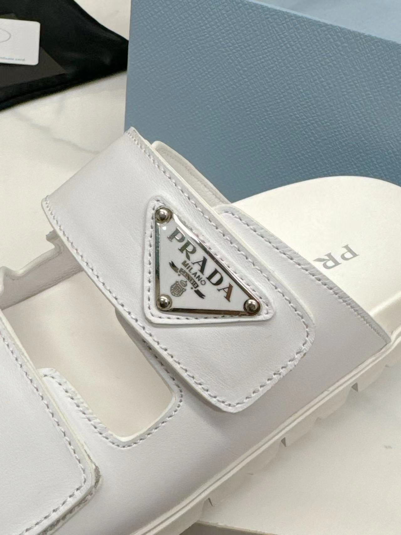 14PD26ZDE Stylish sandals