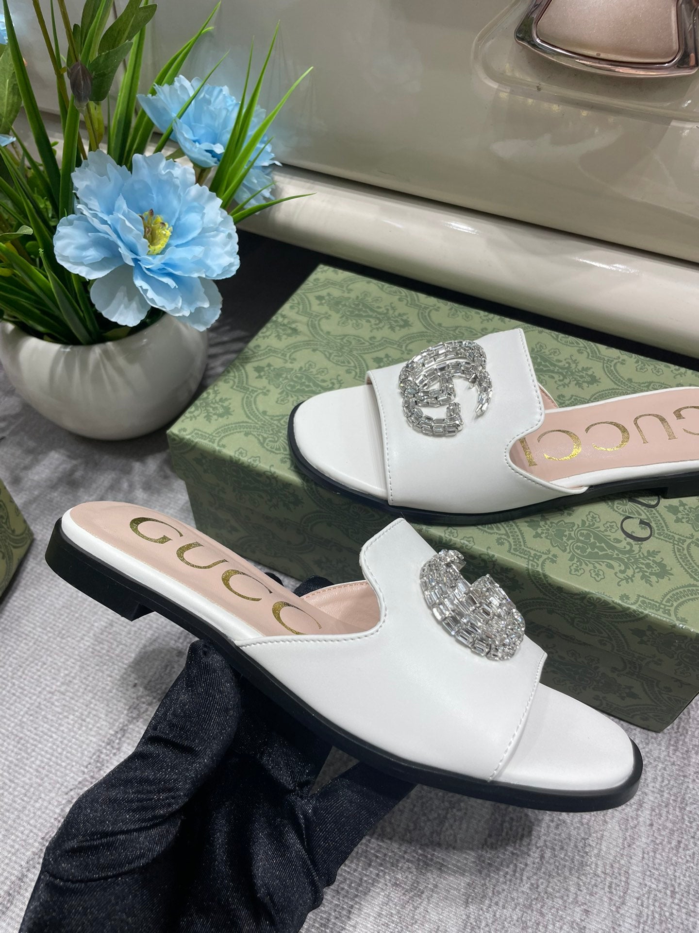 14B30ZDE Stylish slippers