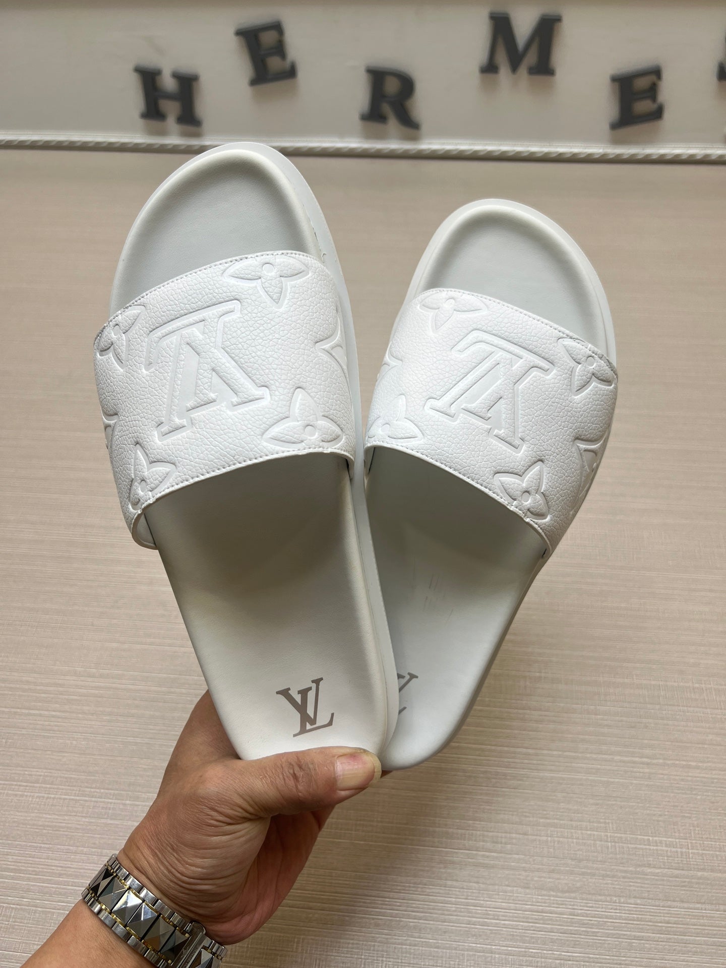 54E3ZDE Stylish slippers