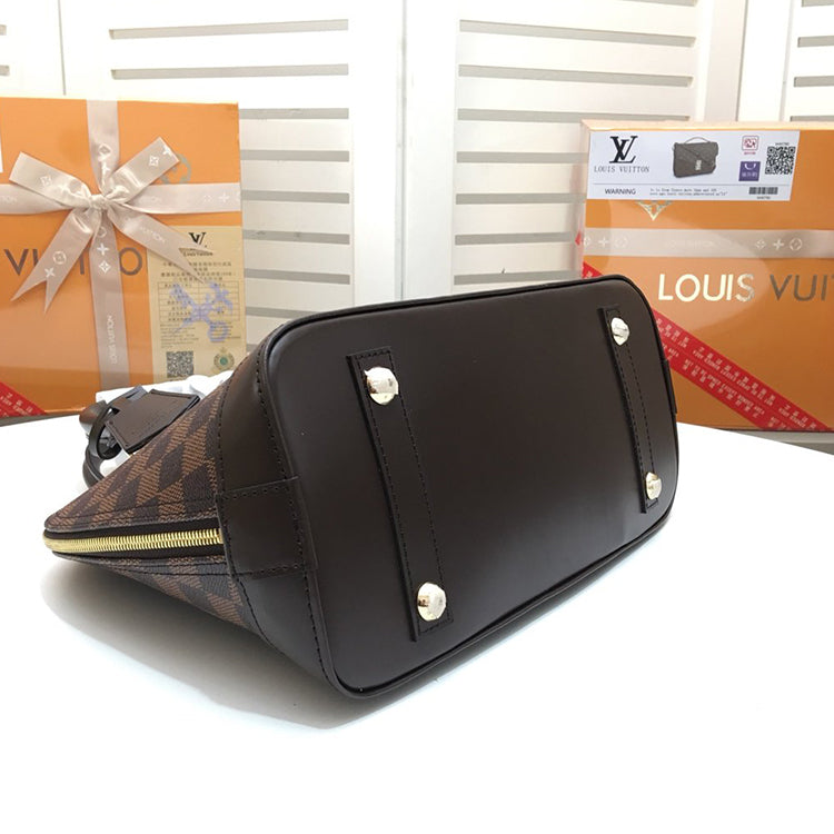 1E27BDE Stylish leather bag