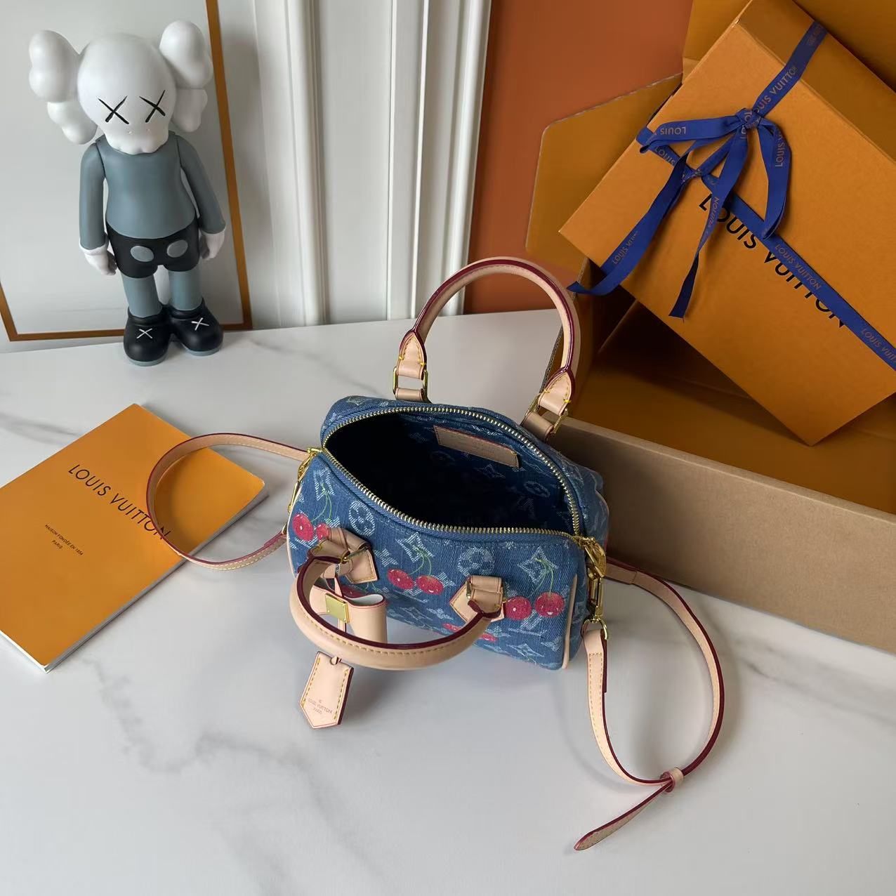 15RE28BDE Stylish bag