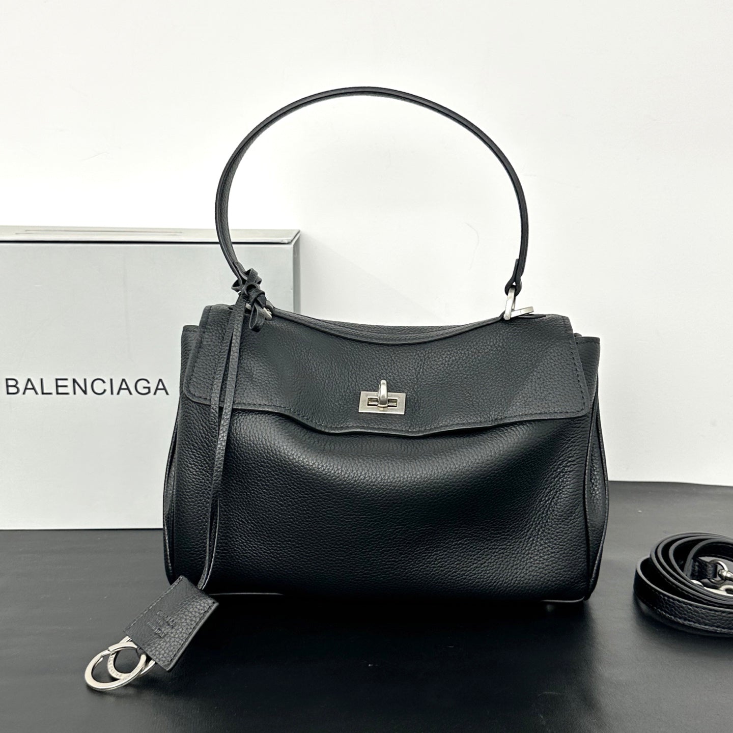 15XJ4BDE Stylish leather bag