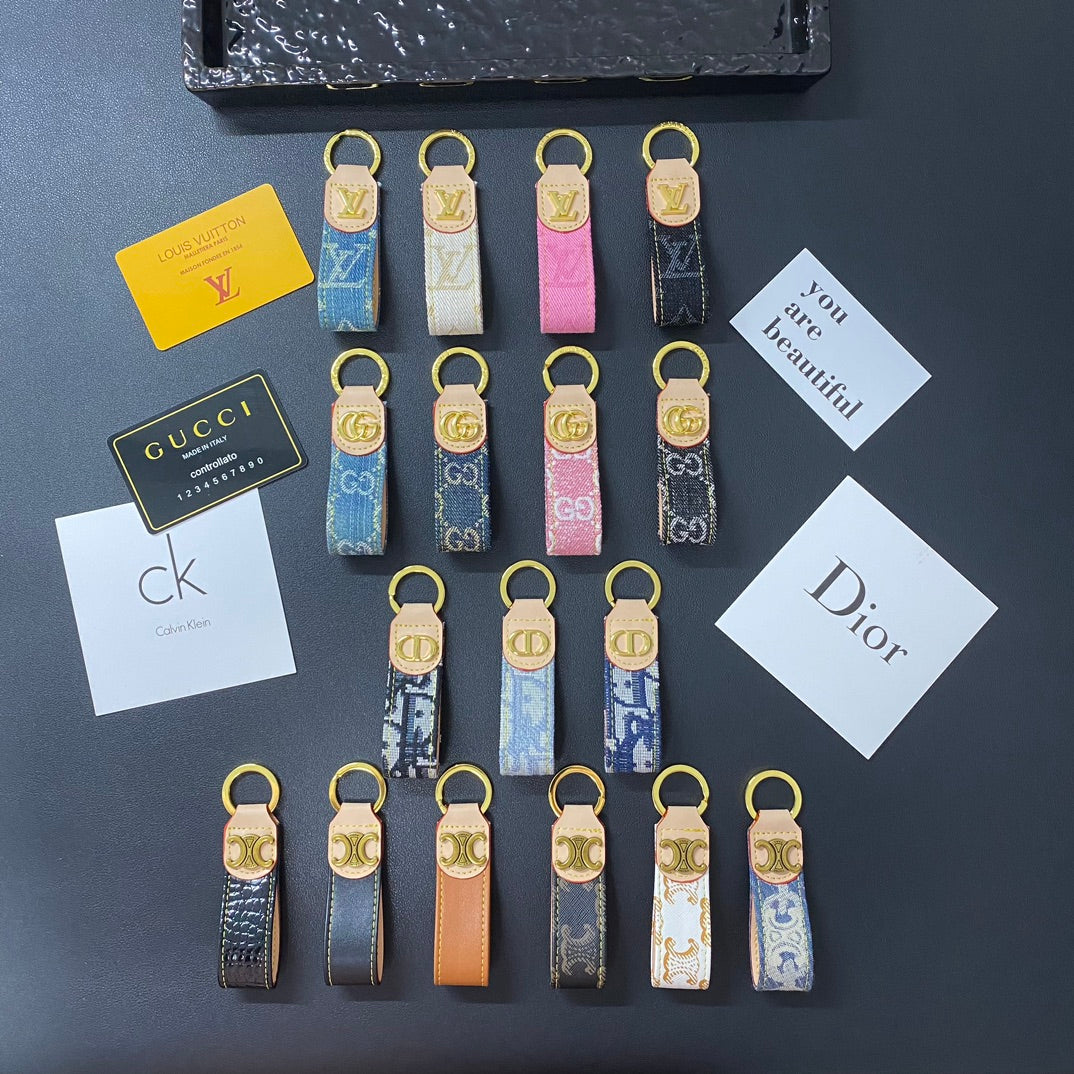 3RE1ADE Stylish key closure