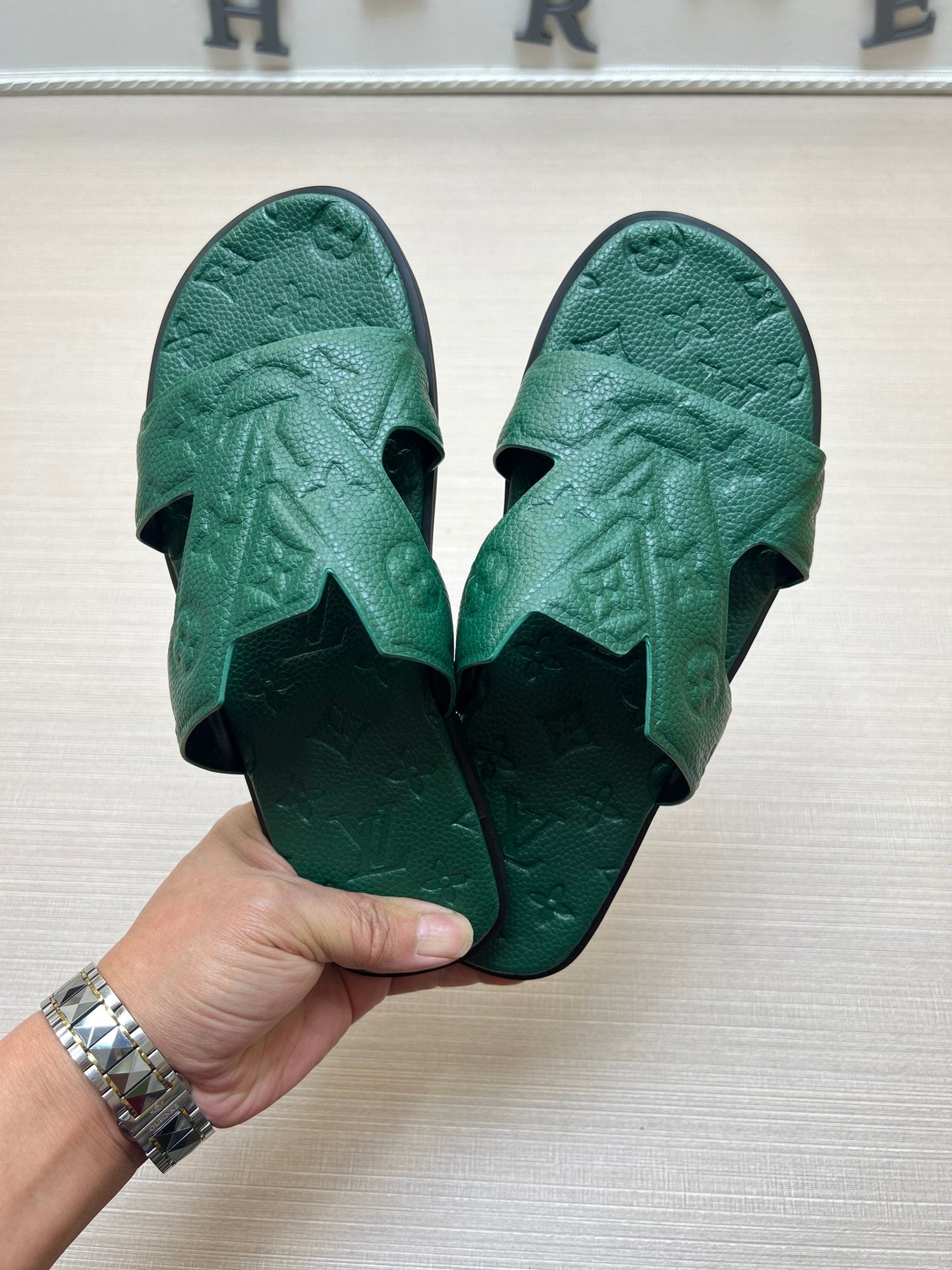 54E34ZDE Stylish slippers