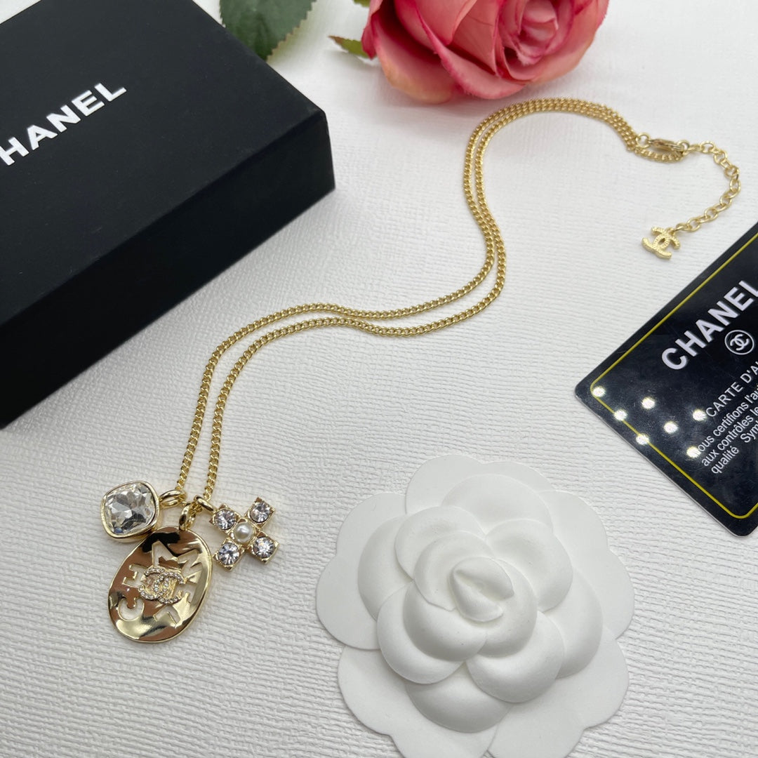 14C916DE Stylish Necklaces